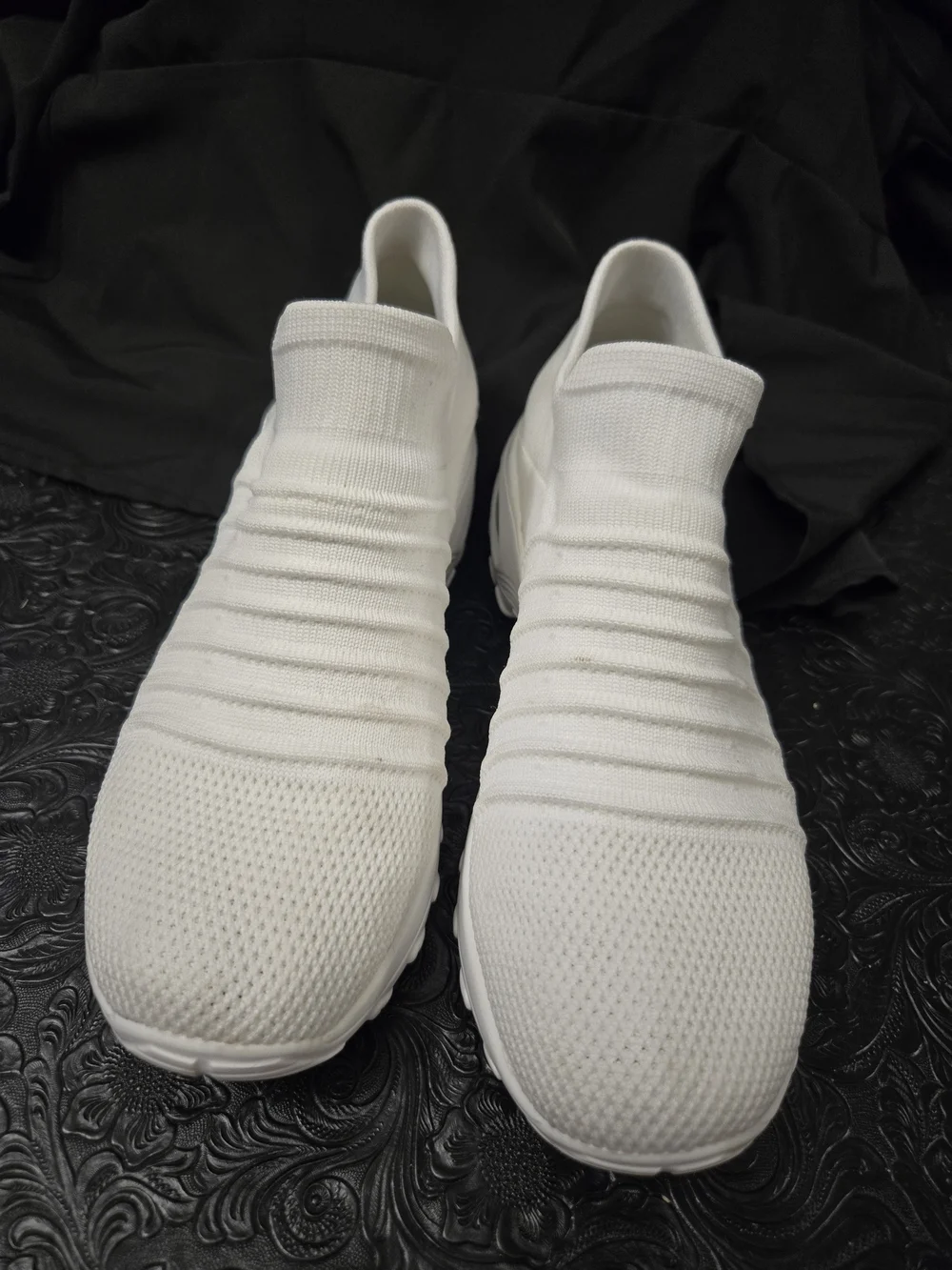 Women's White Slip-On Knit Socks - Brand Unspecified